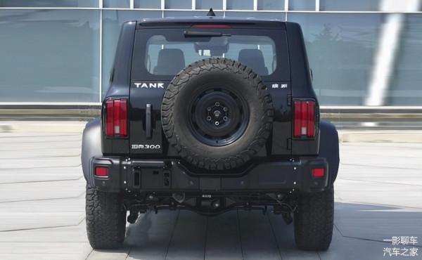 復古格柵+“大腳黑武士”，全新坦克300車型曝光，這不比大G帥？