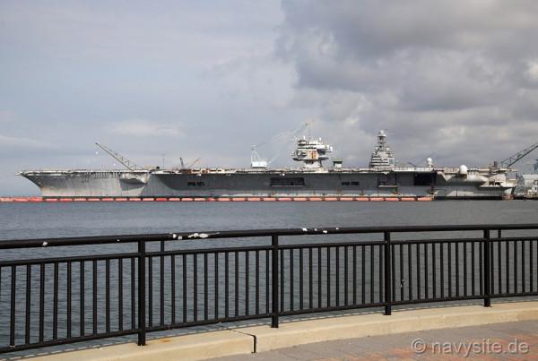 歷史上的今天 1961年11月25日 企業號正式服役