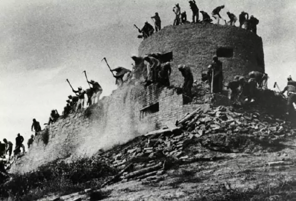 76年前的今天，日本侵略者宣佈無條件投降！告訴孩子，這一天值得銘記