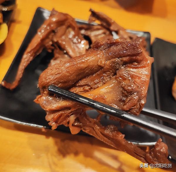 在米線店被鴨子圈粉了,鴨血粉絲和麻辣鴨貨都比米線有特色的 在米線店被鴨子圈粉了,鴨血粉絲和麻辣鴨貨都比米線有特色的