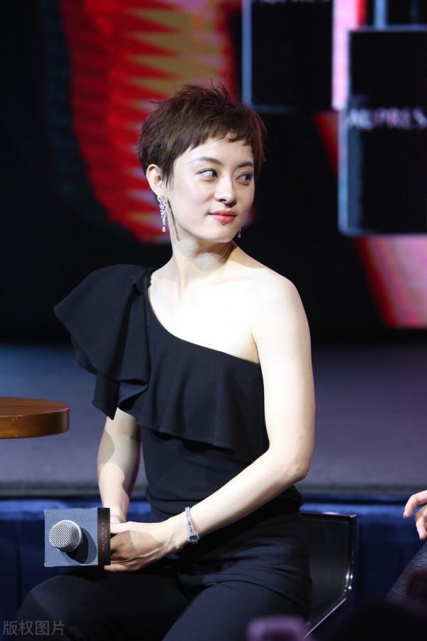 被鄧超圈粉了，郎才女貌，愛了，愛了……