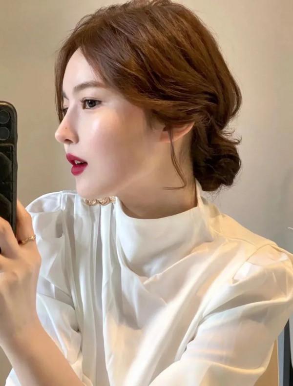 別再披頭散髮了！這4款髮型又美又顯臉小