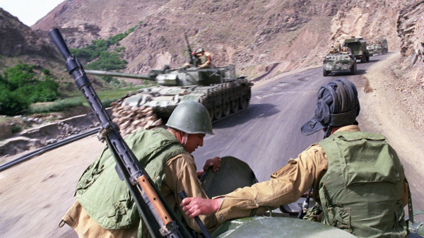 蘇聯窮兵黷武，仗著武力優勢入侵阿富汗，面對游擊戰以慘敗收場