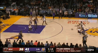 威少25+12+14表現