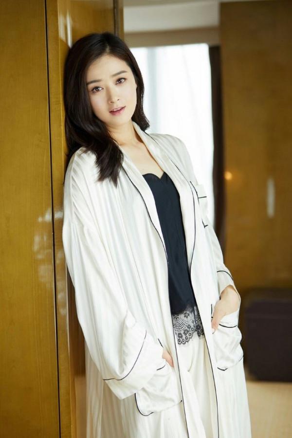 來自回族的這5位女星,個個靚條順氣質佳,誰的美麗驚豔到你? 來自回族的這5位女星,個個靚條順氣質佳,誰的美麗驚豔到你?