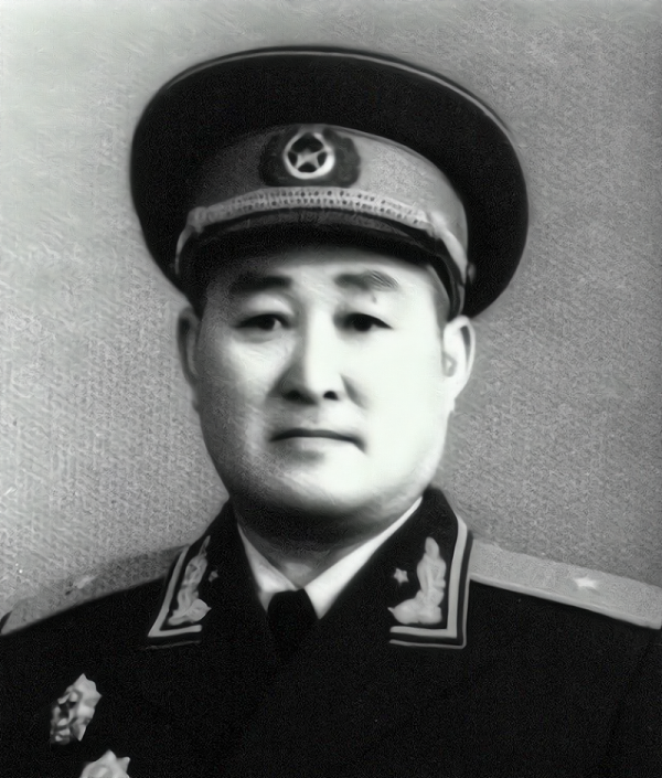 一張照片,三位少將,五條胳膊:其中一人用步槍擊落過一架飛機 一張照片,三位少將,五條胳膊:其中一人用步槍擊落過一架飛機