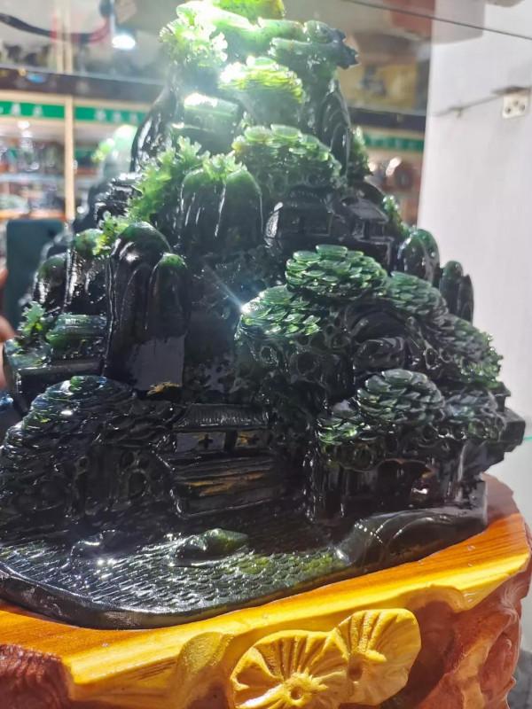 泰山碧玉旭日東昇！穩如泰山