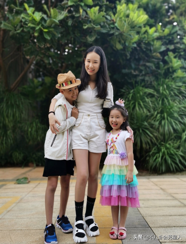 內地男星女兒的顏值變化，汪峰大女兒越來越美，張藝謀女兒大寬臉