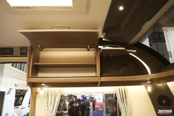 車長超7.8米，自重1噸多！英國COACHMAN拖掛房車