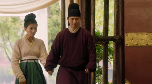 熱巴吐舌、萬茜嘟嘴、倪妮撩頭髮，女星油膩起來就沒男星什麼事了