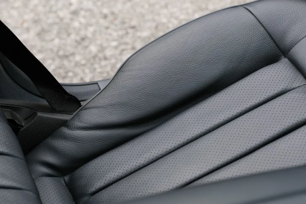 賓士 E260L:C級的價格、E級的品質、“S”級的前任 賓士 E260L:C級的價格、E級的品質、“S”級的前任