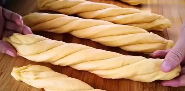 油條新做法，發麵不揉麵，雙手一按，簡單酥脆，保證一次成功