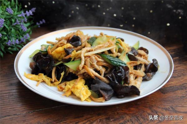 這5種食材放到一起炒，是北方的一道經典下飯菜，節日家宴受歡迎