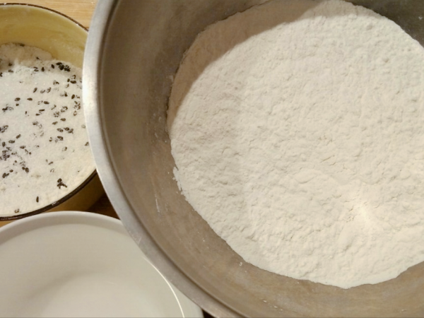 炸糖糕的正宗做法，個個脆皮空心，金黃酥脆軟糯，孩子最喜歡吃了