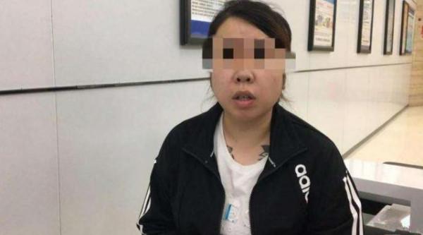 2019年，幫女兒還清幾十萬貸款後母親拿出領養證：你不是我親生的