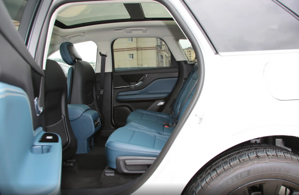 全系標配2&period;0T，入門即豪華，林肯冒險家選哪款合適？