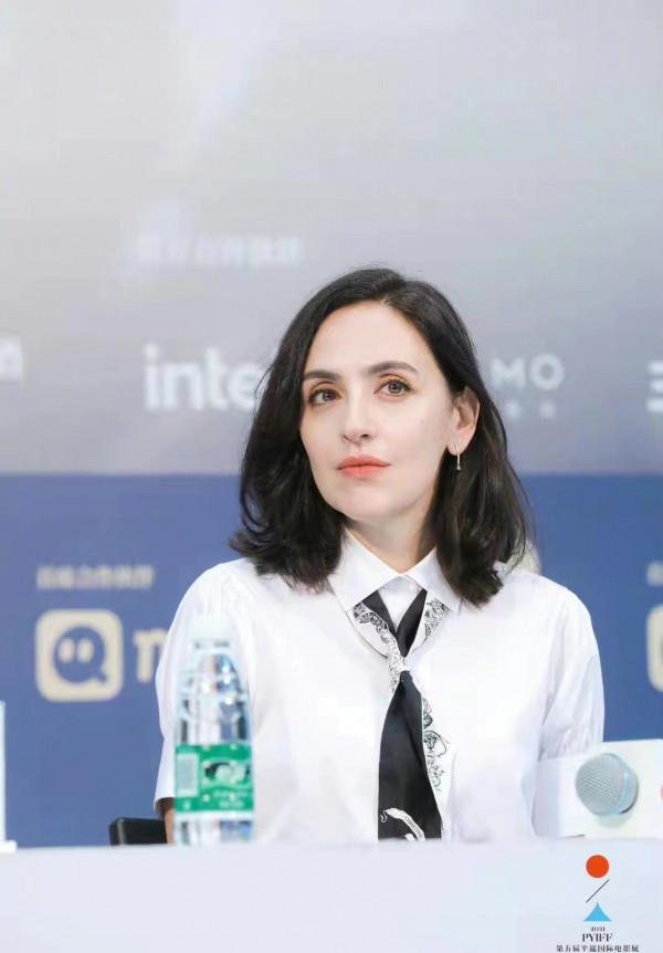 劉燁外國妻子成電影展大贏家!走紅毯成主角,穿一身Dior美到開掛 劉燁外國妻子成電影展大贏家!走紅毯成主角,穿一身Dior美到開掛