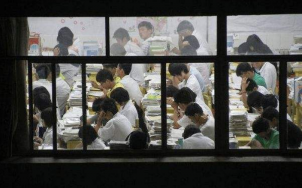 教育部針對“是否應該取消晚自習”給出答覆，家長表示終於放心了