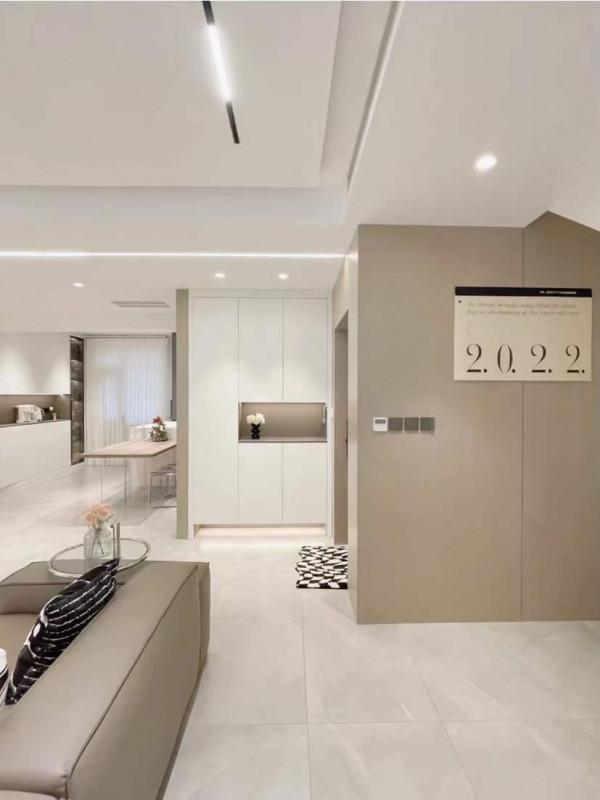 她家140㎡，打造“空無一物”的高階感，一進門卻給人滿滿溫馨感