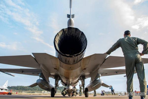 雙龍相會!巴基斯坦或迎25架殲-10、8架梟龍,三代半戰機超過印度 雙龍相會!巴基斯坦或迎25架殲-10、8架梟龍,三代半戰機超過印度