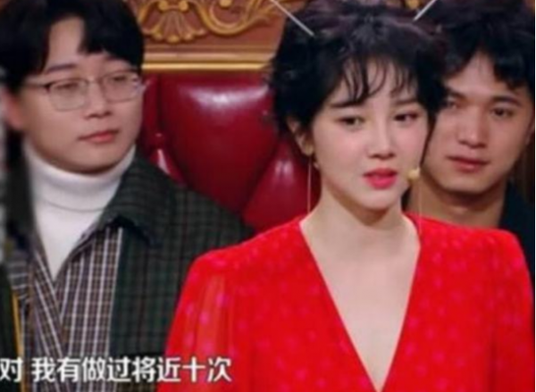 53歲伊能靜穿浴袍出鏡,素顏狀態似少女,大膽承認雙眼皮是割的 53歲伊能靜穿浴袍出鏡,素顏狀態似少女,大膽承認雙眼皮是割的