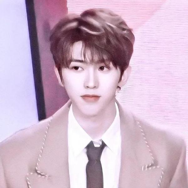 蔡徐坤明星頭像：你是人間星光，不要笑我沒長大我只是不想複雜