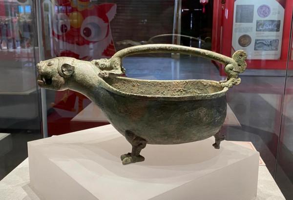 過新年 看新展 虎虎生福祝福您