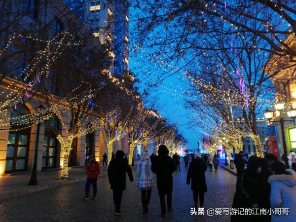 到達中央大街時氣溫很低，於是吃一根老牌的馬迭爾冰棒溫暖自己