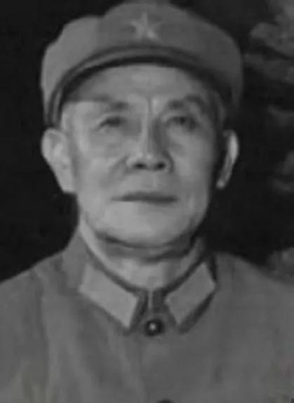 空軍副司令劉震在路途看到歹徒毆打群眾,他問:這是怎麼回事呢? 空軍副司令劉震在路途看到歹徒毆打群眾,他問:這是怎麼回事呢?