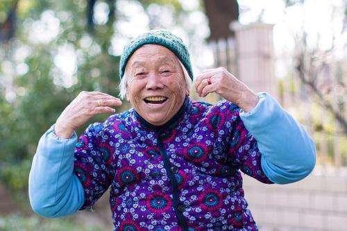 &OpenCurlyDoubleQuote;吃得少，活得久&rdquo;？飯量越小，衰老程序越慢？聽聽醫生怎麼講