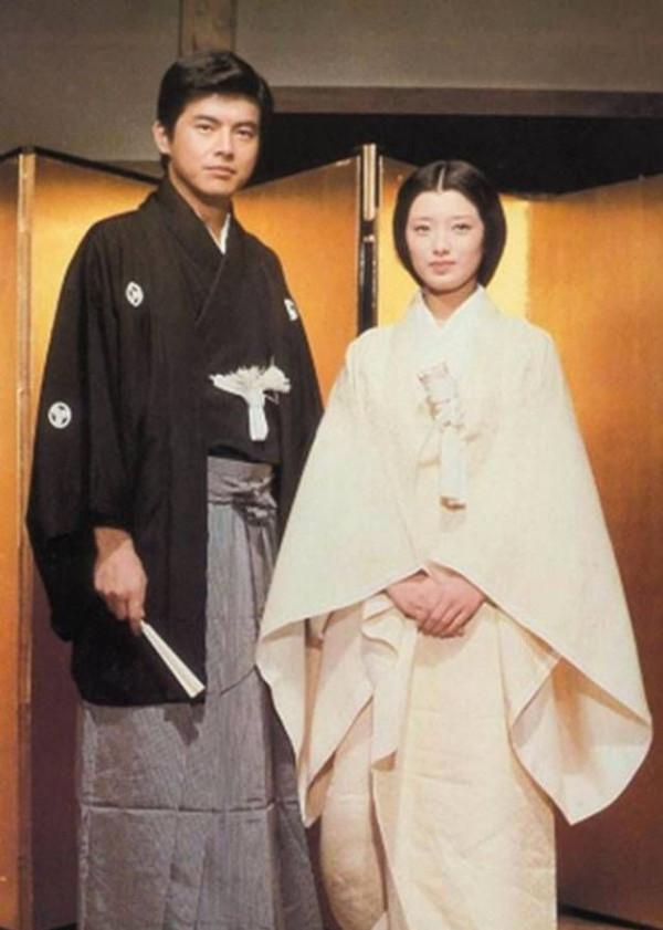 三浦友和骨相真耐老,頭髮灰白梳小側背依然帥氣,髮型選對了 三浦友和骨相真耐老,頭髮灰白梳小側背依然帥氣,髮型選對了