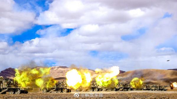 火力全開！看火炮射擊震撼瞬間