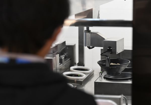 機器人做的食物可能會更衛生、口感也更好，卻沒有“人（情）味”