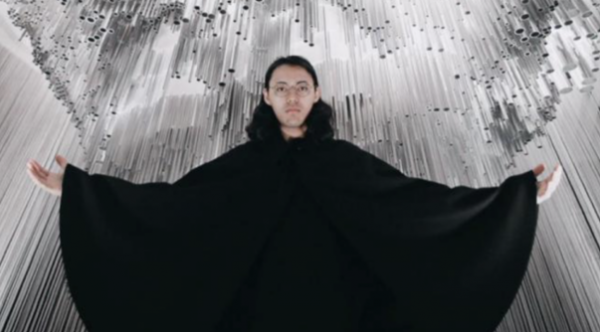 日本21歲男子創辦宗教，被稱“自由神”！3年發展上萬教徒，只為合理拒絕加班