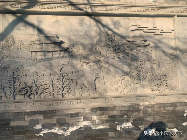 青州古鎮一日遊進入青州古城第一特色就是豎立的一座座精雕