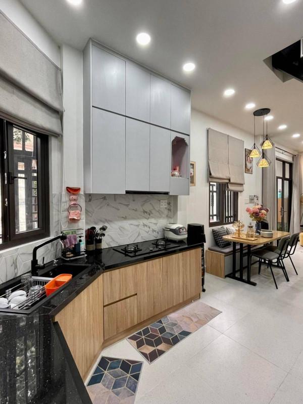 佔地28㎡老房，掛了3年沒賣掉，重灌2層變3層，留給女兒自住挺好