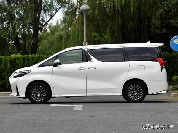 MPV天花板竟然手動天窗，坐姿舒適，實拍雷克薩斯LM