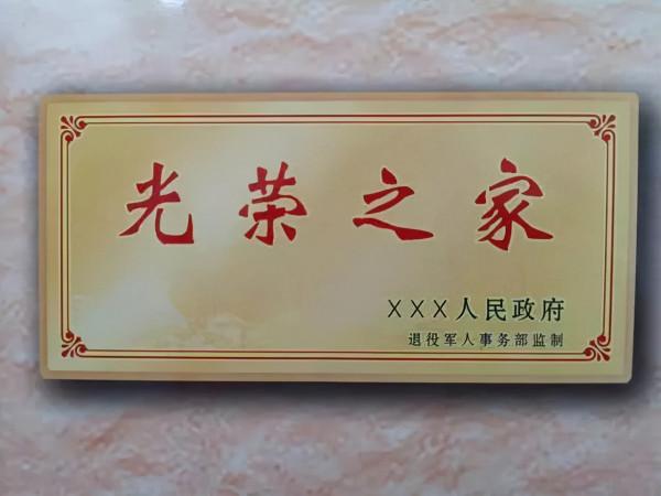 94歲老農申請掛光榮牌,被嘲諷老糊塗了,他默默掏出一堆軍功章 94歲老農申請掛光榮牌,被嘲諷老糊塗了,他默默掏出一堆軍功章