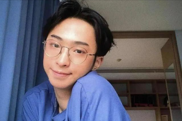 強捧灰飛煙滅，這5位“拼爹靠媽”的星二代，好日子快要到頭了