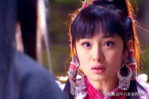 被“齊劉海”坑過的女星們,明明是美豔大氣,有劉海就成土氣小妹 被“齊劉海”坑過的女星們,明明是美豔大氣,有劉海就成土氣小妹