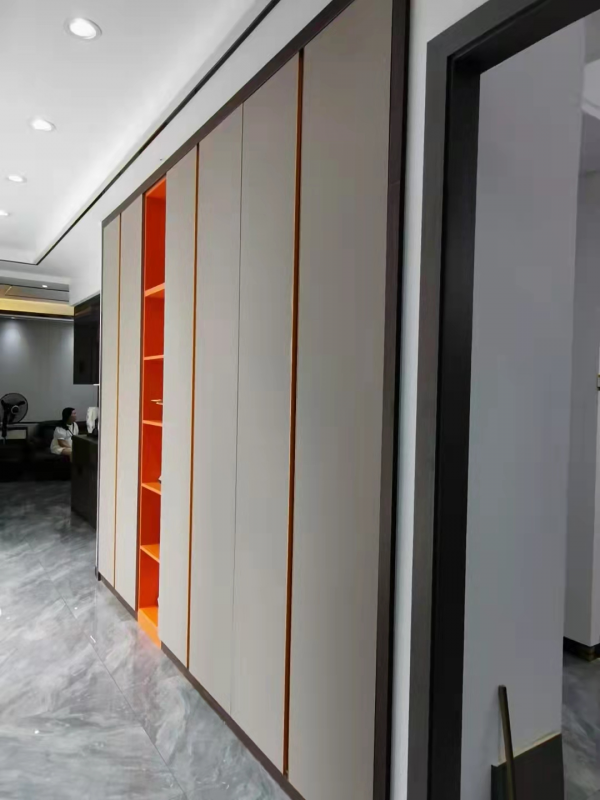 一門到頂衣櫃怎麼做才好看？看完這些細節再打櫃子，鄰居都來羨慕