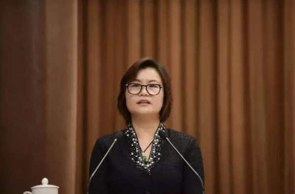 &quot&semi;玻璃女王&quot&semi;周群飛：一婚嫁老闆，二婚嫁自家司機，二十年賺500億