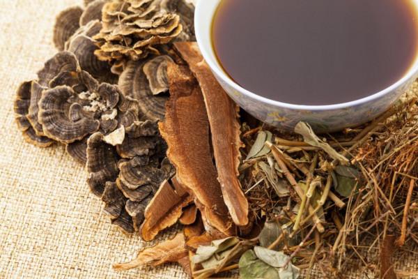 湯藥溫服不刺激腸胃，以接近人體體溫為宜