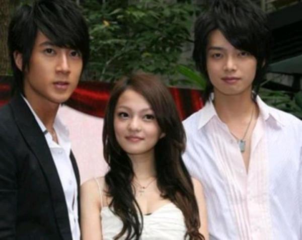 42歲吳尊曬愛子拳擊照,網友:這相似度,說“複製貼上”不過分吧? 42歲吳尊曬愛子拳擊照,網友:這相似度,說“複製貼上”不過分吧?