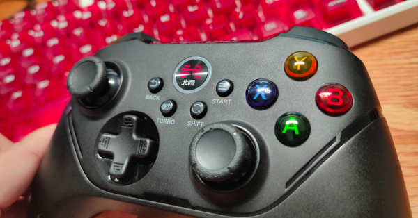 國產手柄越做越好，高調細緻的提升，北通手柄阿修羅2Pro，爺青回