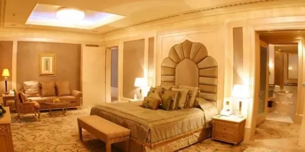 為什麼酒店衛生間的玻璃，總是透明的？