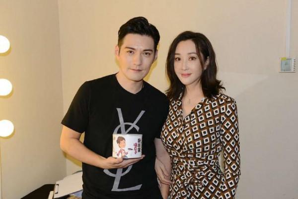 嚴屹寬杜若溪:一見鍾情愛上你,買房只寫老婆名字,婚後恩愛依舊 嚴屹寬杜若溪:一見鍾情愛上你,買房只寫老婆名字,婚後恩愛依舊