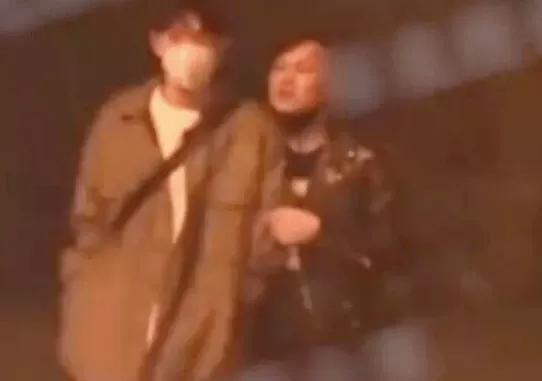 何炅酒後痛哭,壓力真的很大 何炅酒後痛哭,壓力真的很大