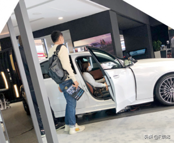 關禮傑花過百萬買豪車給愛女 還為了女兒能在TVB站穩延遲離巢