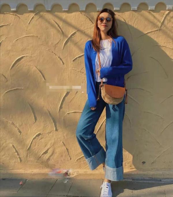 今秋穿針織開衫+闊腿褲，中年女性穿太合適